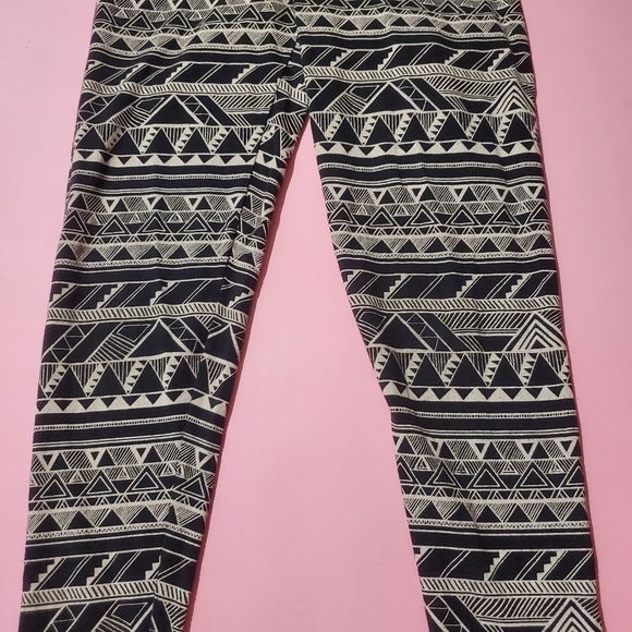 Pink Victoria's Secret Patterned Triangle Mozaic Geometric Studs Leggings - Picture 2 of 7